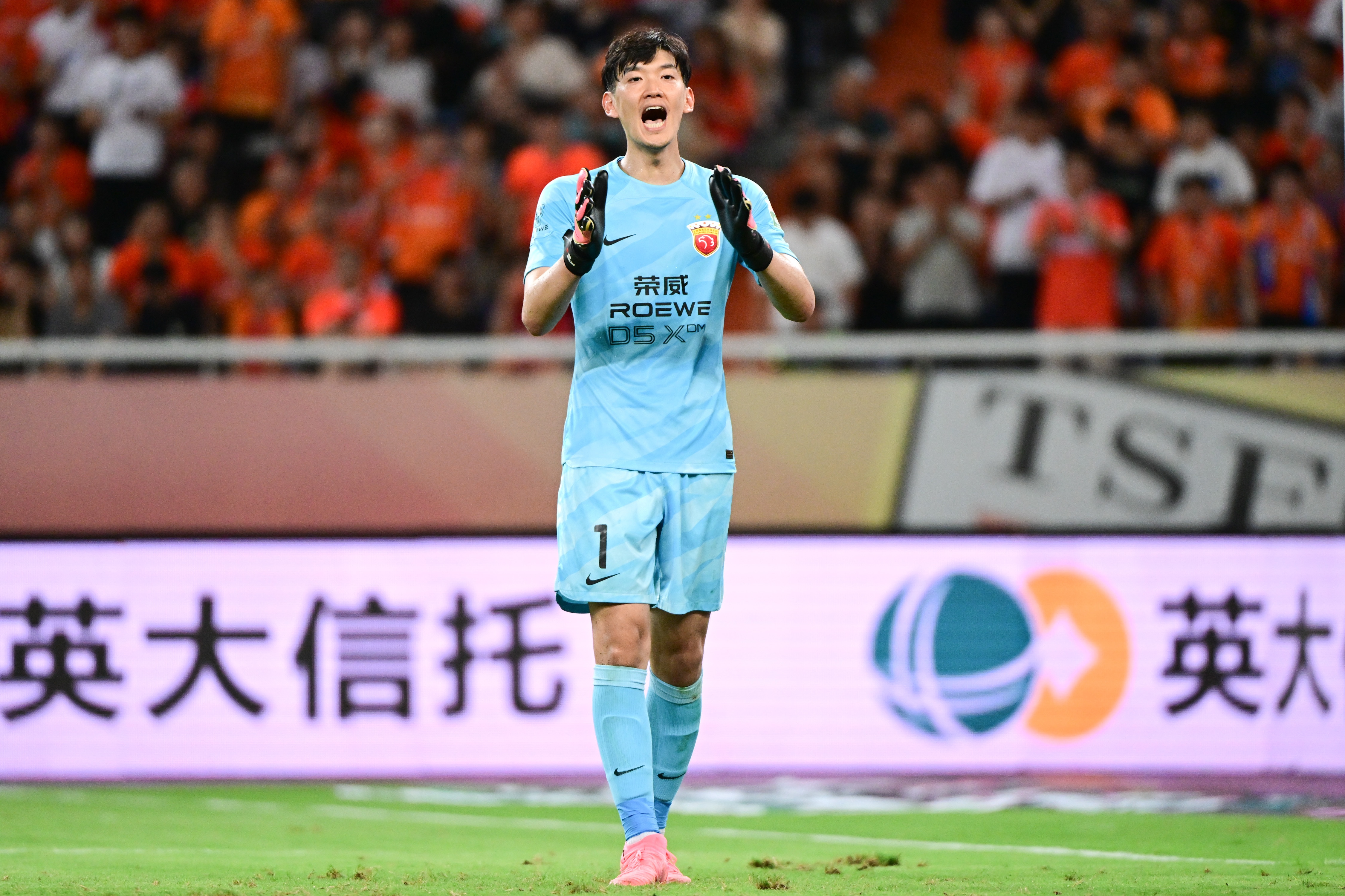 yl23455永利中国有限公司-颜骏凌：小时候觉得范德萨好帅，我也要争取踢到他一样的年纪