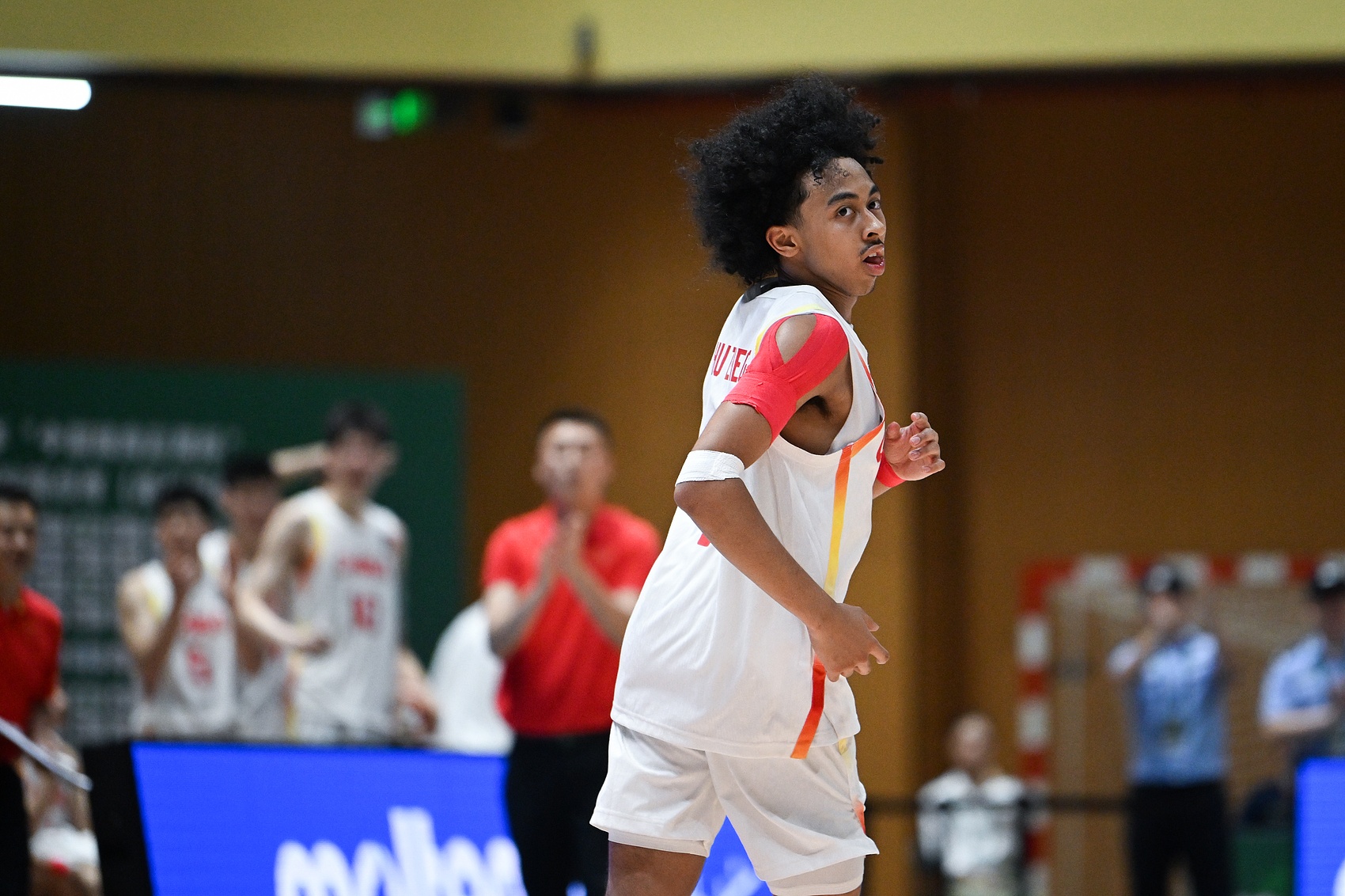 yl23455永利中国有限公司-朱正：小时候我爸嫌我数学题太简单了 后面算错了他用树枝揍我